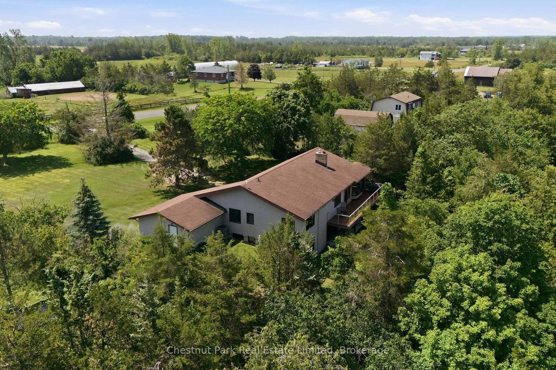 House in Prince Edward, Ontario, Canada 4 - 18454471