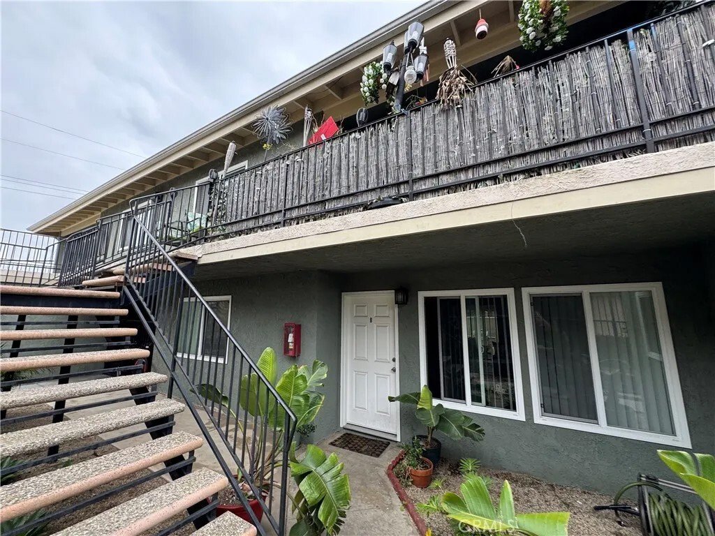 Huntington Beach, California, United States 5 - 18321905