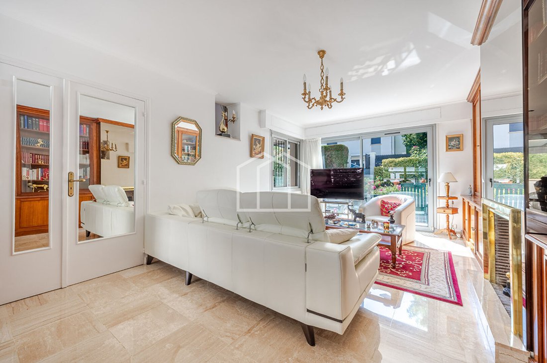 House in Plateau Ouest, Suresnes, France 4 - 18453652