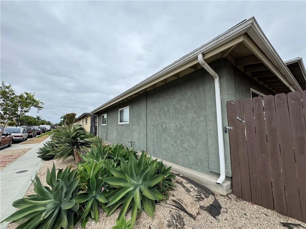 Huntington Beach, California, United States 2 - 18321905