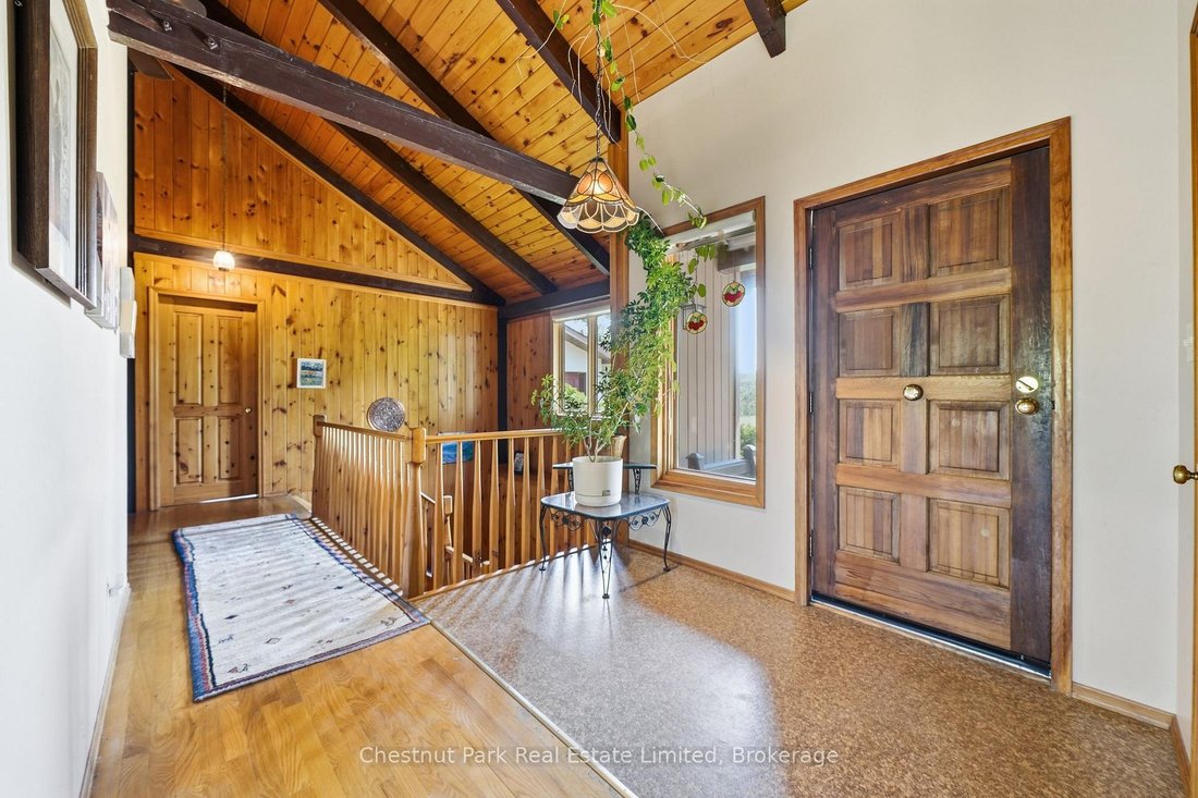 House in Prince Edward, Ontario, Canada 5 - 18454471