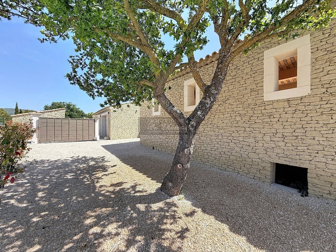 House in Gordes, Provence-Alpes-Côte d'Azur, France 4 - 18453540