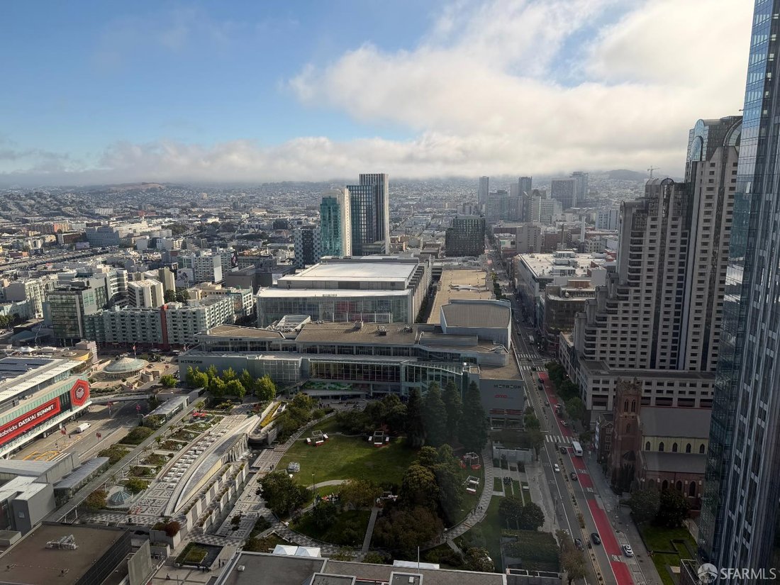 Condo in San Francisco, California, United States 2 - 18453457