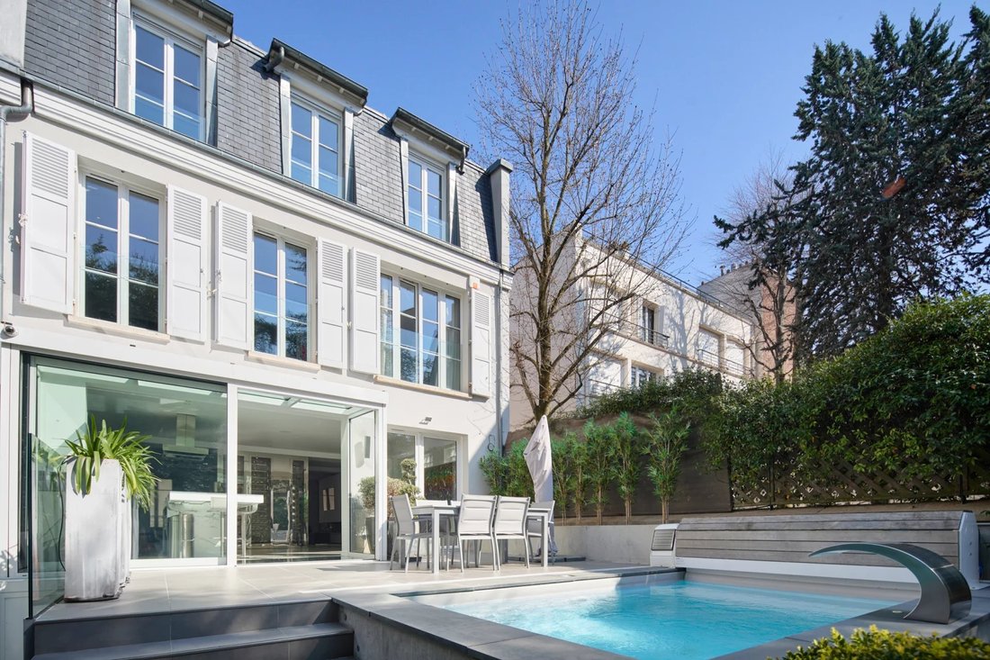 Estate in Ile de la Jatte - Parc d'Orléans, Neuilly-sur-Seine, France 1 - 18454130