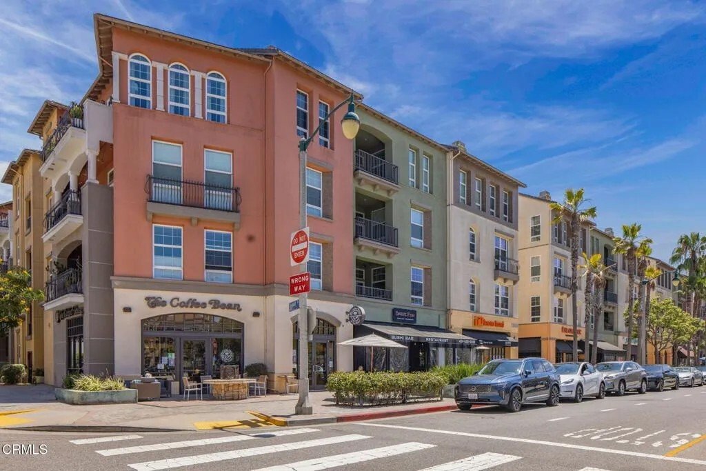 Condo in Los Angeles, California, United States 3 - 18411285