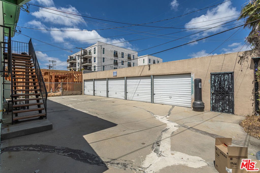 Los Angeles, California, United States 4 - 18453622