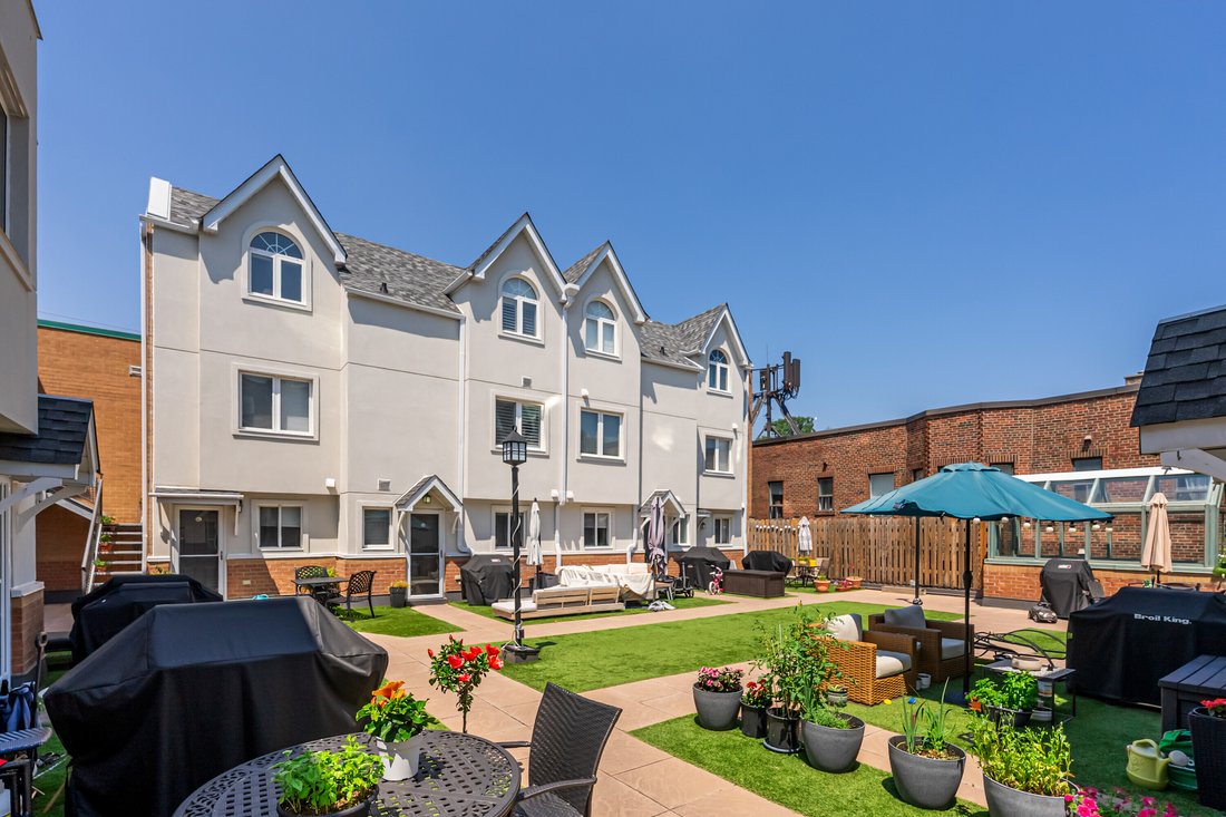 Townhouse in Toronto, Ontario, Canada 4 - 18454048