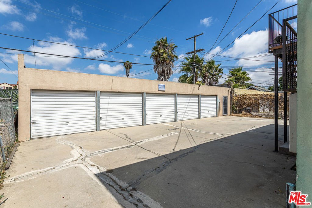 Los Angeles, California, United States 3 - 18453622