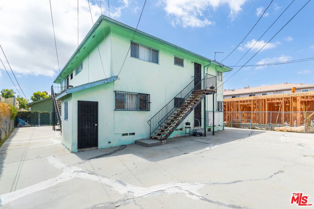 Los Angeles, California, United States 5 - 18453622
