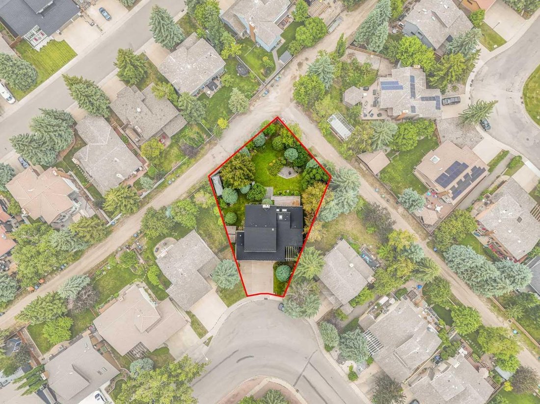 House in Calgary, Alberta, Canada 5 - 18453900