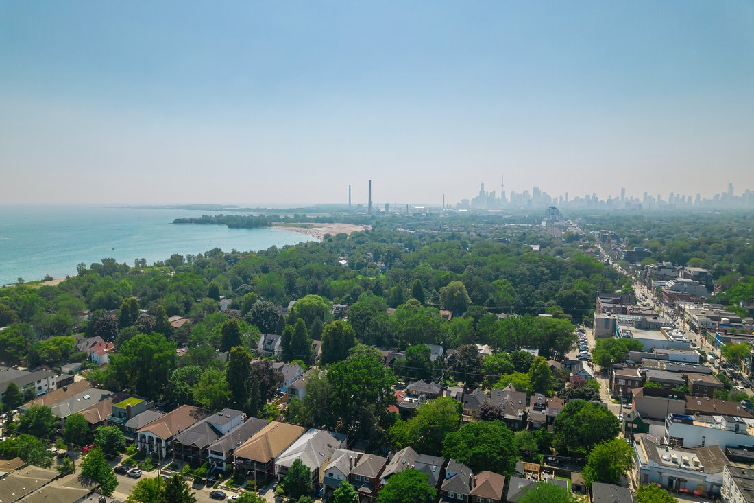 Townhouse in Toronto, Ontario, Canada 2 - 18454048
