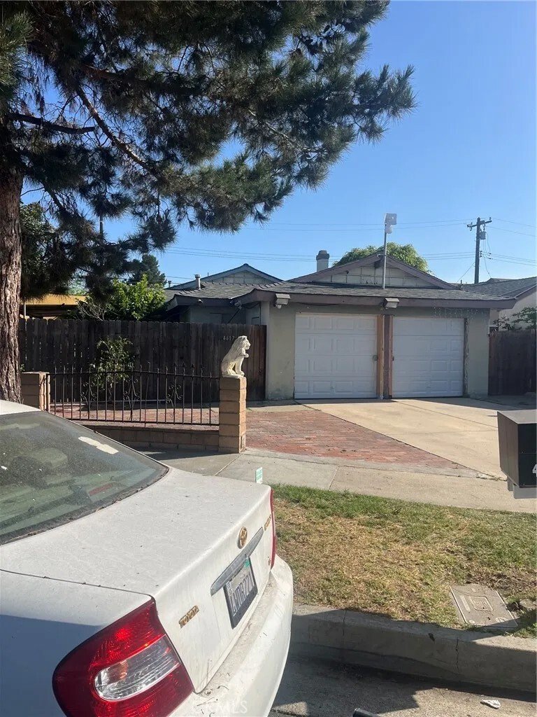 Santa Ana, California, United States 4 - 18453699