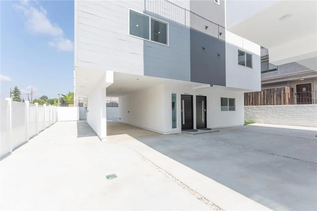 Los Angeles, California, United States 5 - 16528393