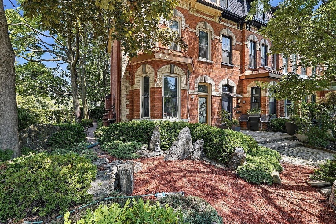 Townhouse in Toronto, Ontario, Canada 1 - 18454349