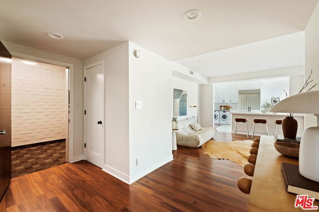 Condo in Los Angeles, California, United States 4 - 18453602