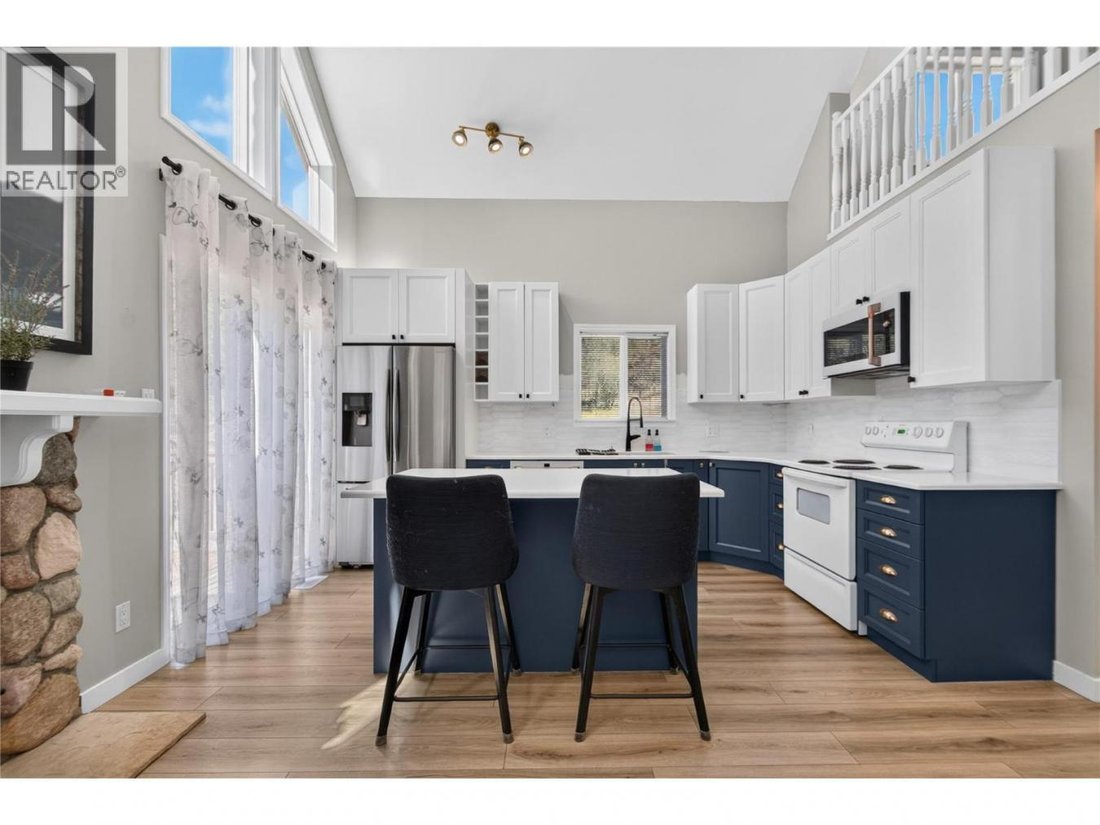 House in Kaleden, British Columbia, Canada 5 - 18454063