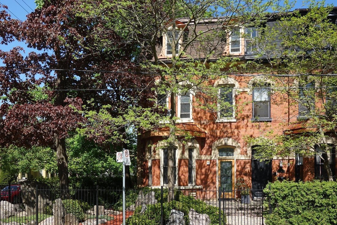 Townhouse in Toronto, Ontario, Canada 2 - 18454349