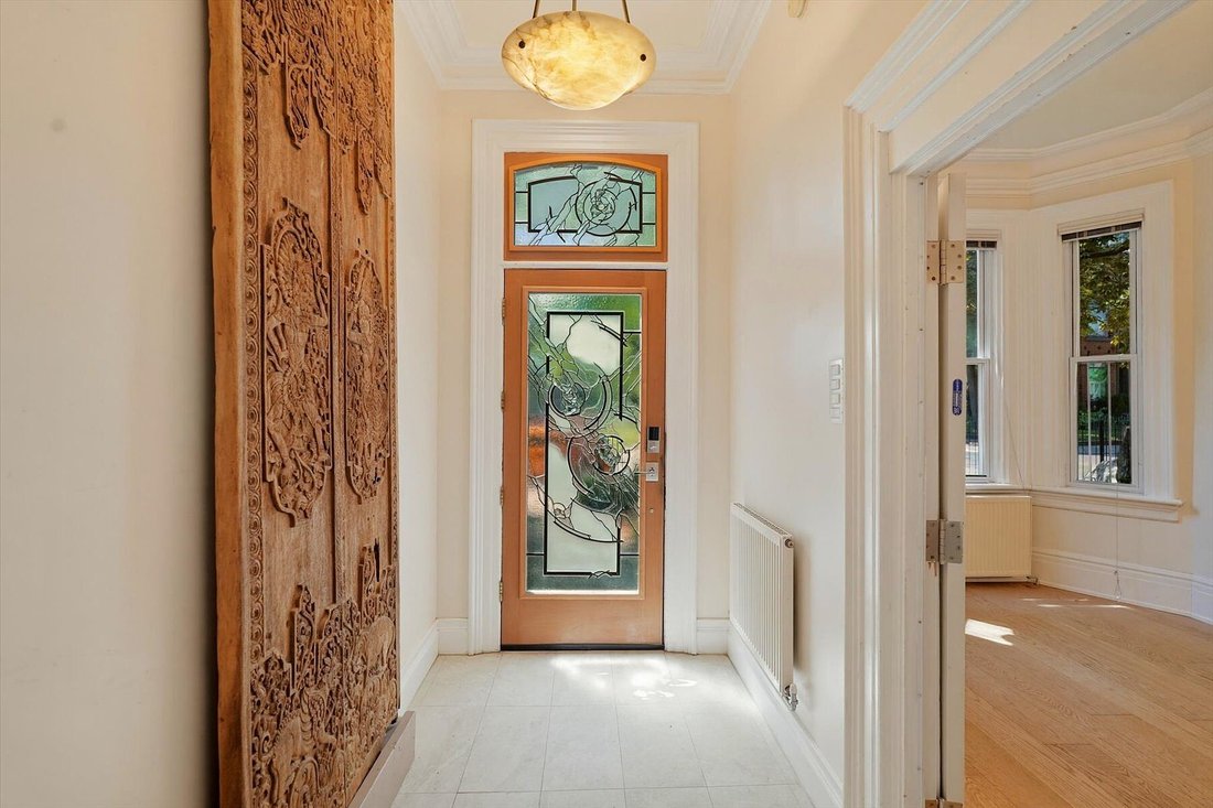 Townhouse in Toronto, Ontario, Canada 3 - 18454349