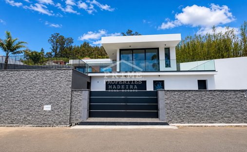 Villa in Calheta, Madeira, Portugal 1