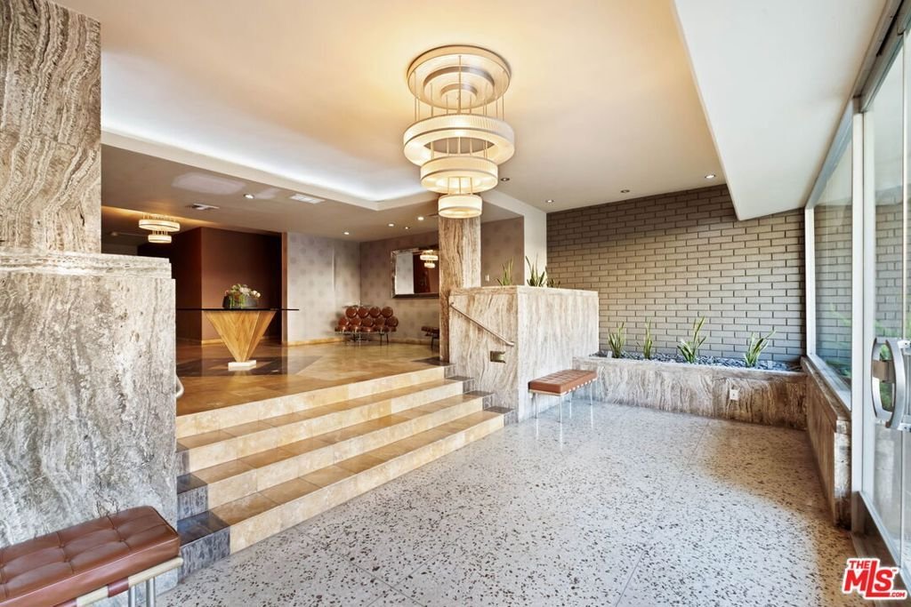 Condo in Los Angeles, California, United States 3 - 18453602