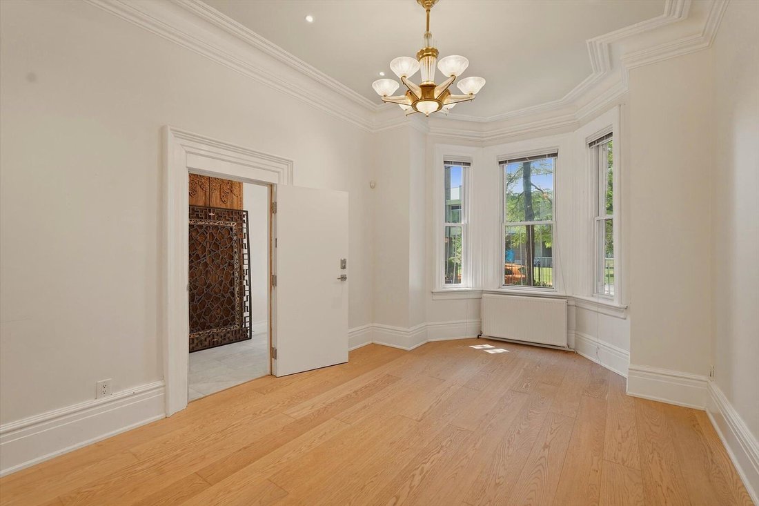 Townhouse in Toronto, Ontario, Canada 4 - 18454349