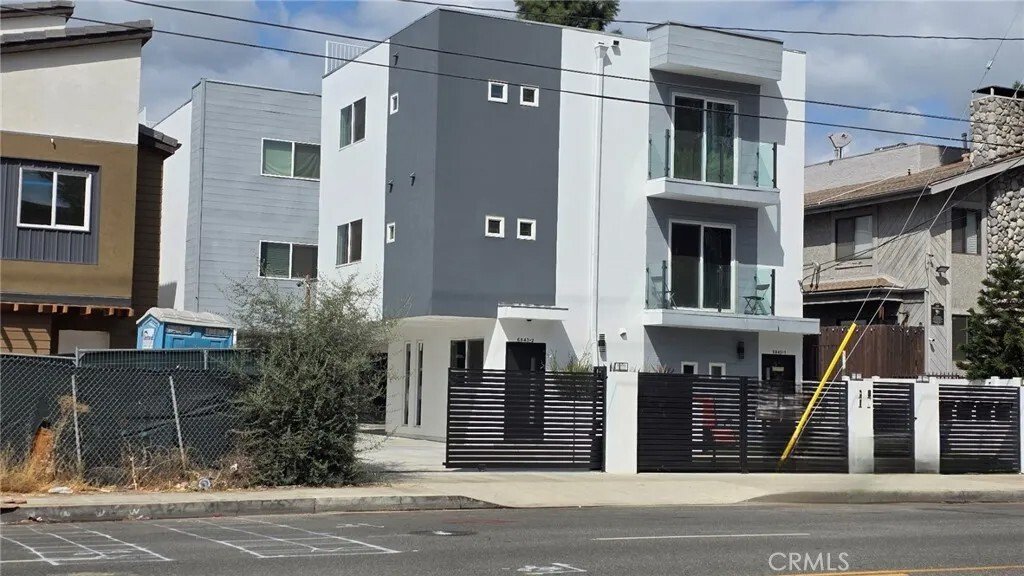 Los Angeles, California, United States 3 - 16528393