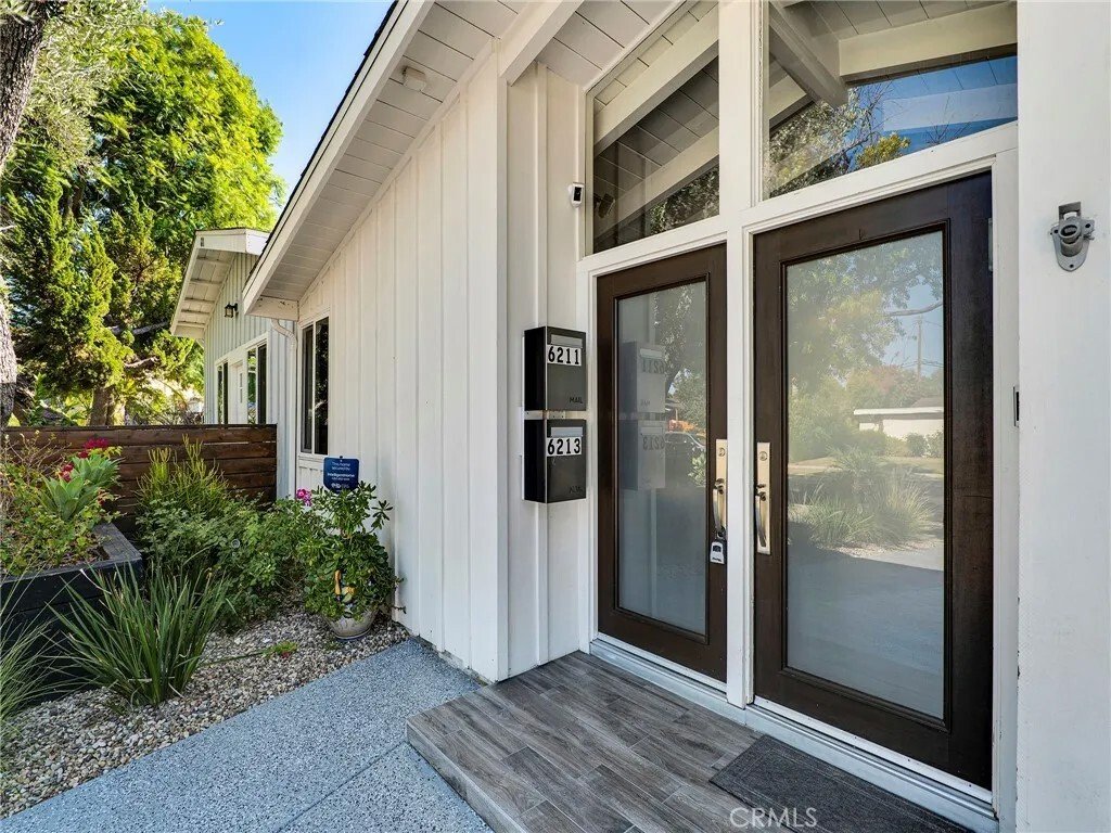 Los Angeles, California, United States 2 - 18453746
