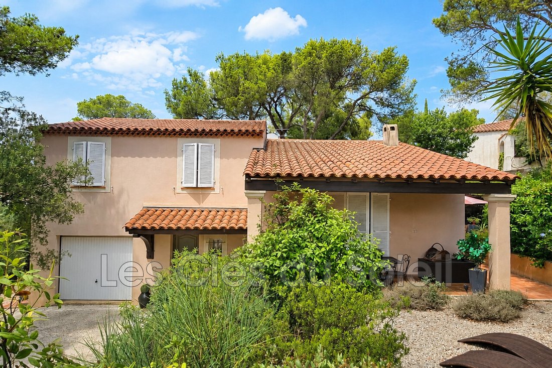 Villa in Hyeres, Provence-Alpes-Côte d'Azur, France 1 - 18454054