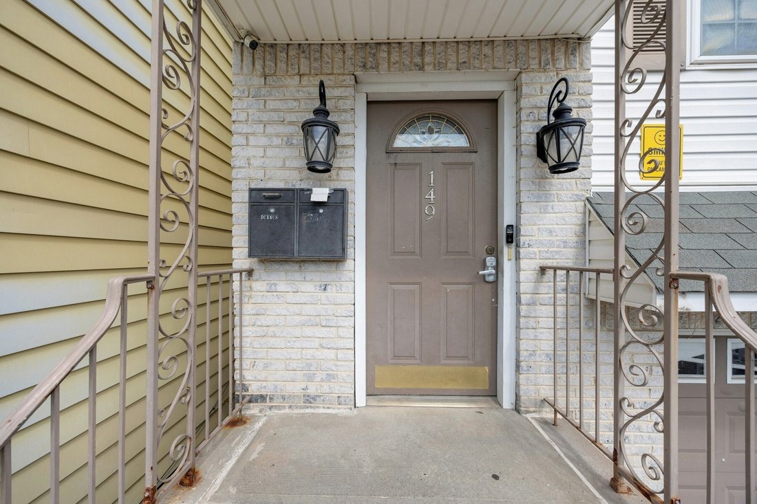 Bayonne, New Jersey, United States 5 - 18454335