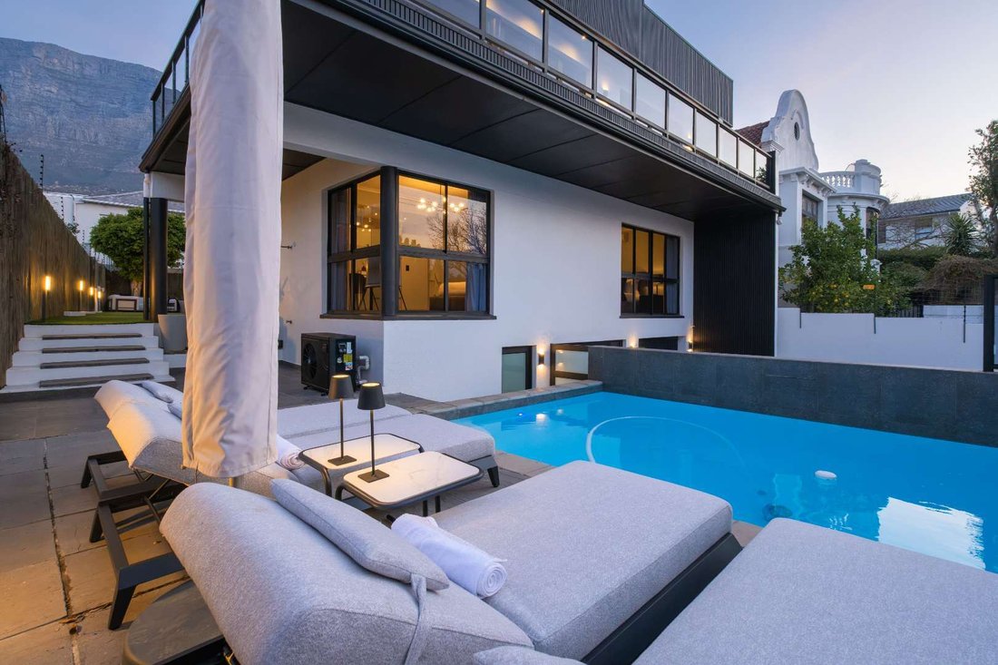 House in Oranjezicht, City Bowl, Cape Town 1 - 18453684