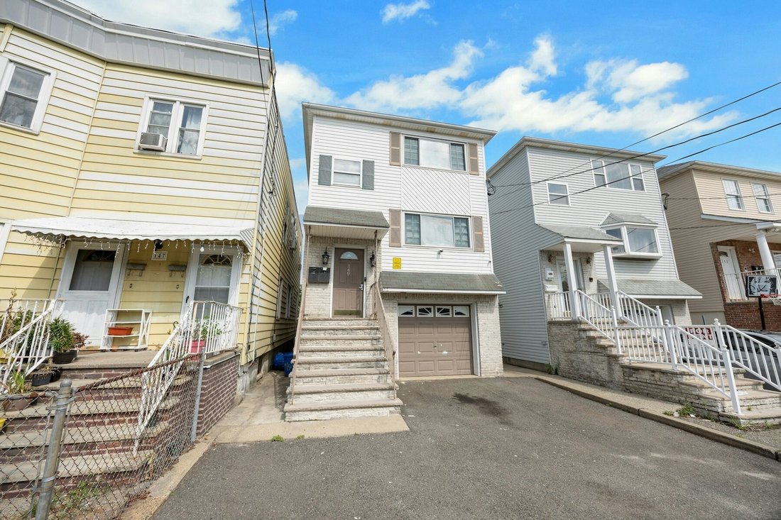 Bayonne, New Jersey, United States 1 - 18454335