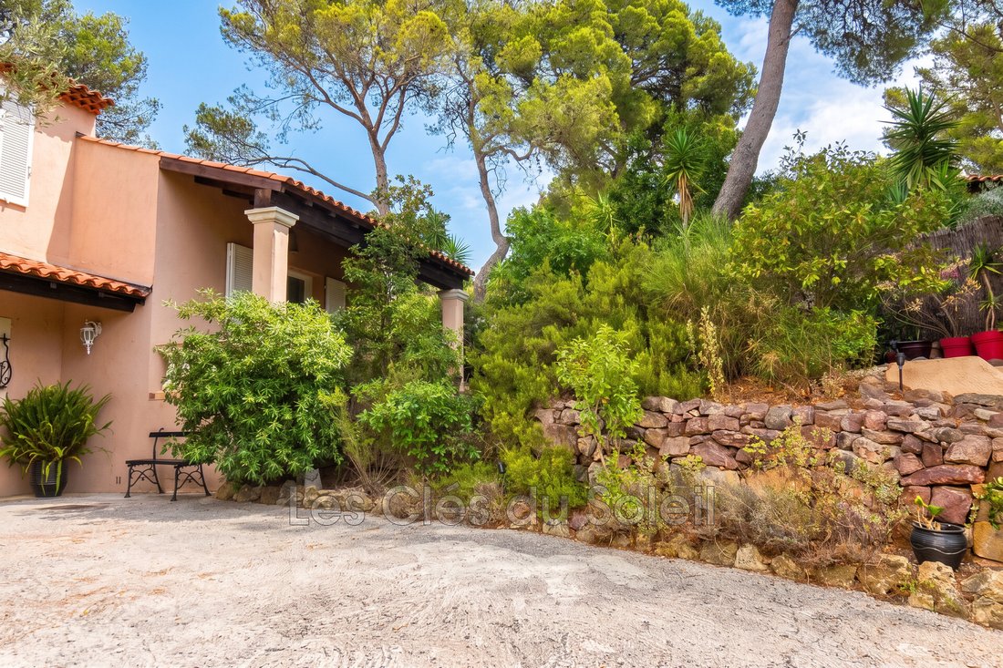 Villa in Hyeres, Provence-Alpes-Côte d'Azur, France 2 - 18454054