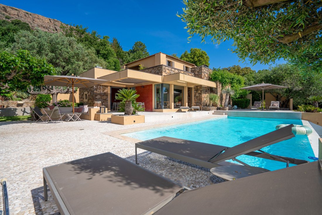 Villa in La Garde-Freinet, Provence-Alpes-Côte d'Azur, France 2 - 16171407