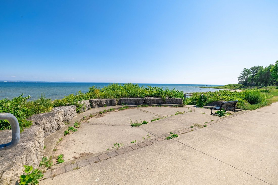 Fort Erie, Ontario, Canada 5 - 18454019