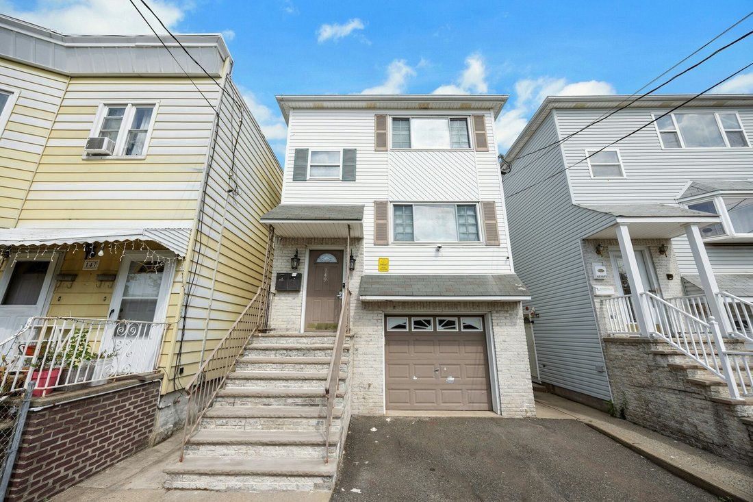 Bayonne, New Jersey, United States 3 - 18454335