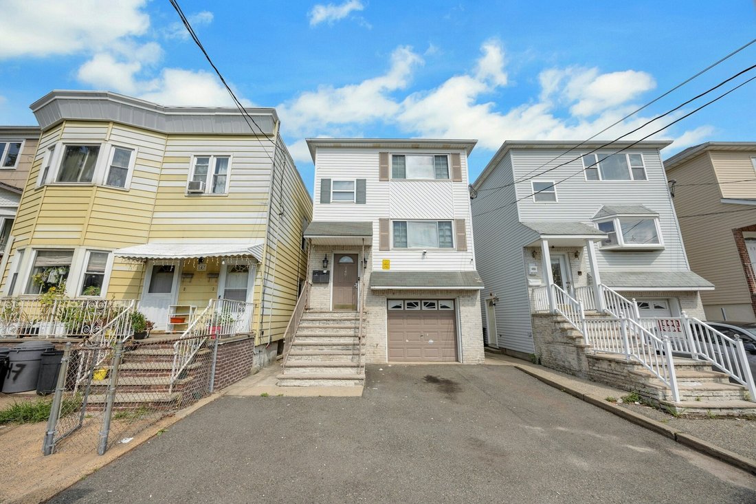 Bayonne, New Jersey, United States 2 - 18454335