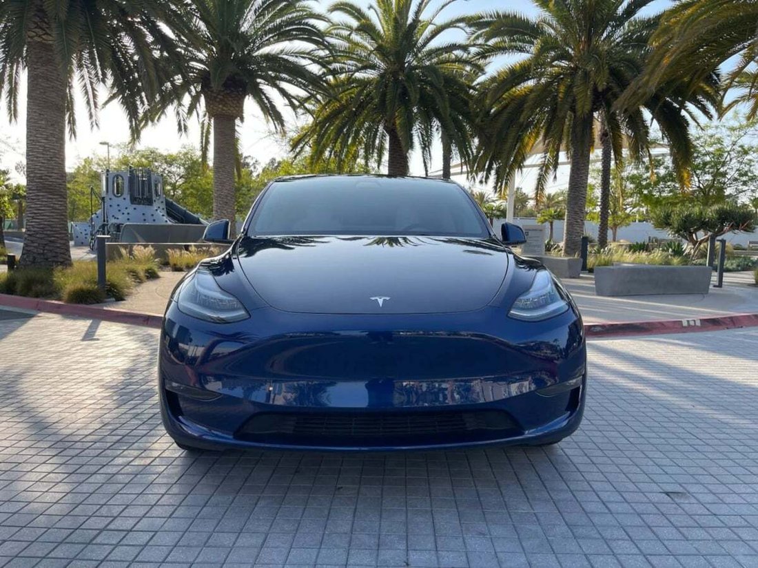 Suv in Newport Beach, CA, United States 2 - 18412275