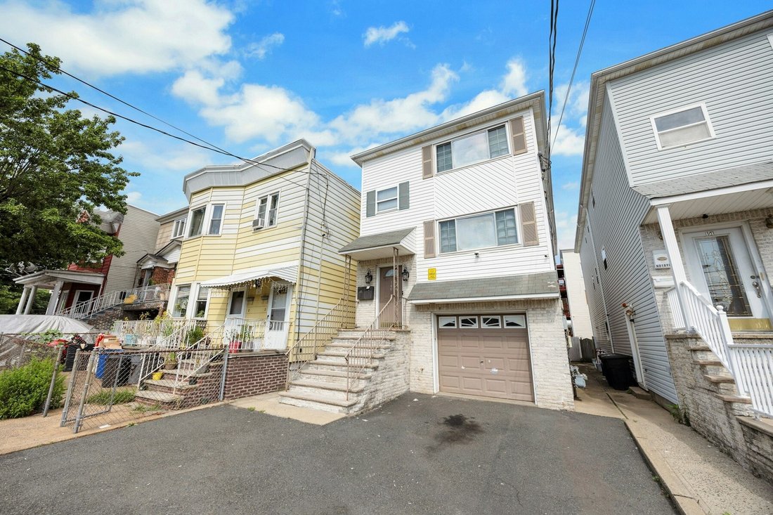 Bayonne, New Jersey, United States 4 - 18454335