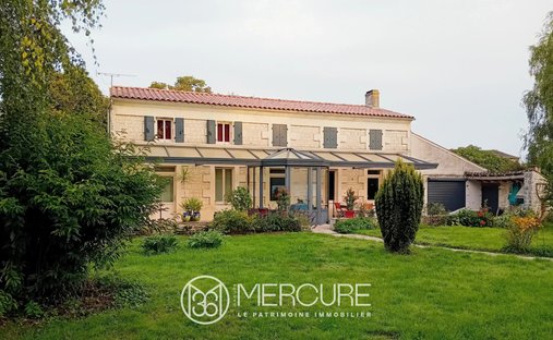 Estate in Centre, Saintes, France 1
