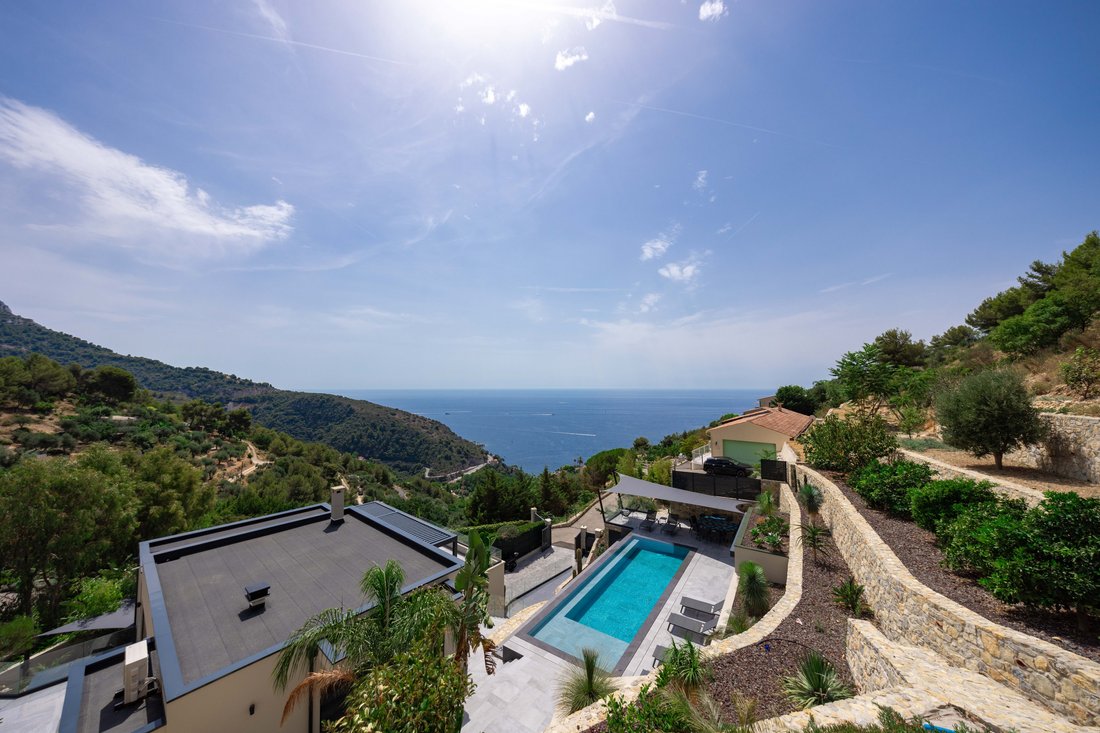 Villa in Èze, Provence-Alpes-Côte d'Azur, France 1 - 18454357