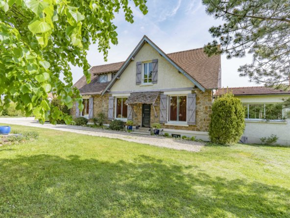 Villa in Saint-Remy-l'Honore, Ile-de-France, France 1 - 16948488