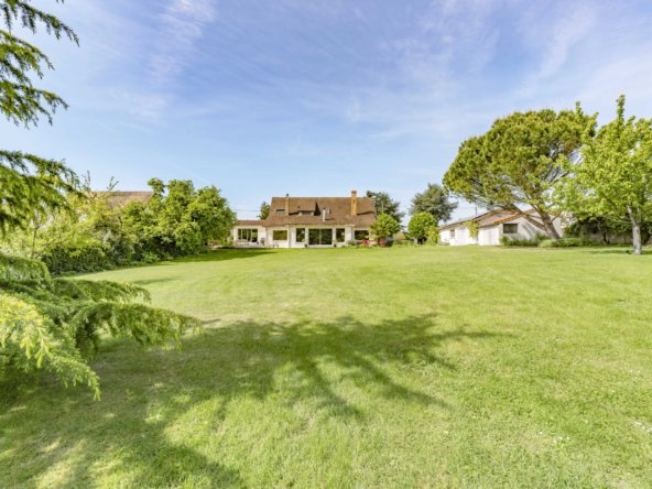 Villa in Saint-Remy-l'Honore, Ile-de-France, France 3 - 16948488