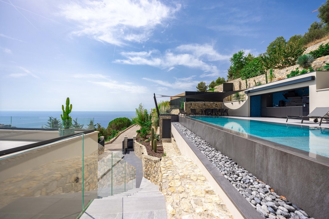 Villa in Èze, Provence-Alpes-Côte d'Azur, France 2 - 18454357