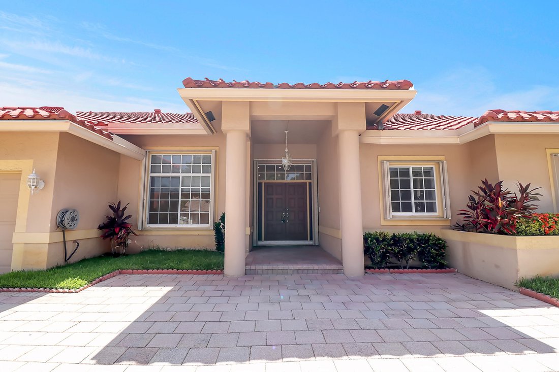 House in Davie, Florida, United States 3 - 18442458