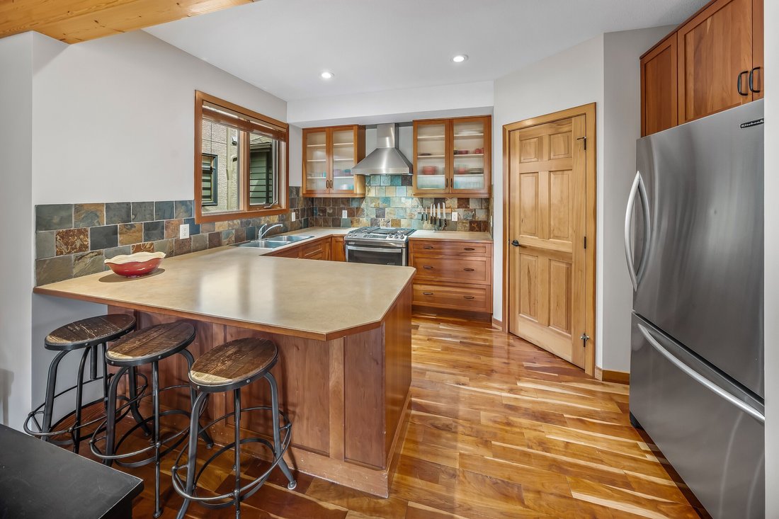 House in Canmore, Alberta, Canada 4 - 18454034