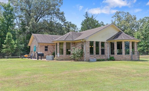 House in Pickton, Texas, United States 1