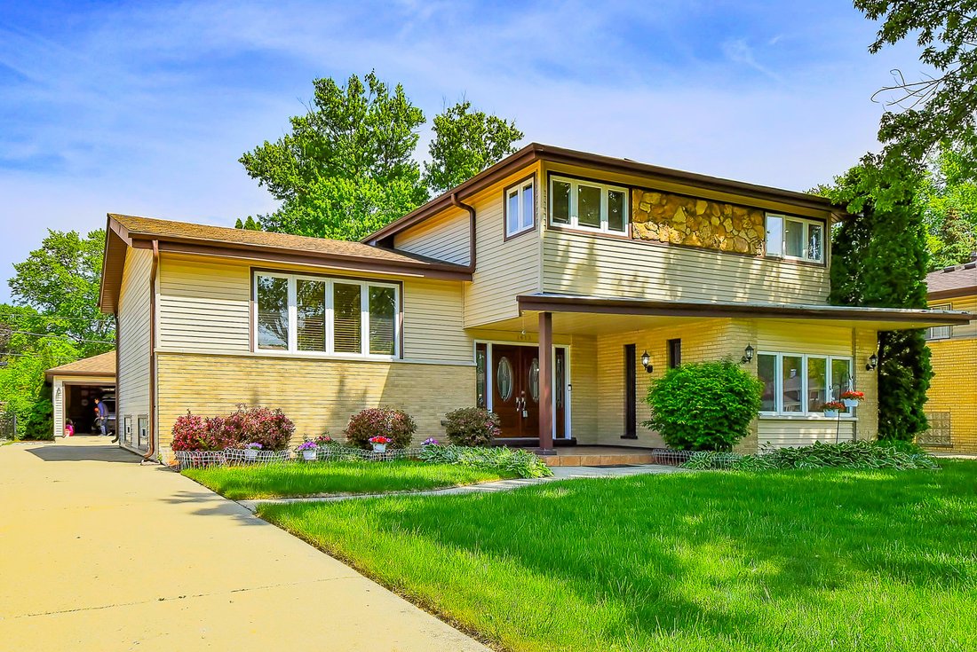 House in Mount Prospect, Illinois, United States 1 - 18297256