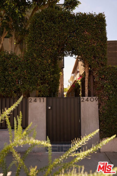 Los Angeles, California, United States 2 - 18453607