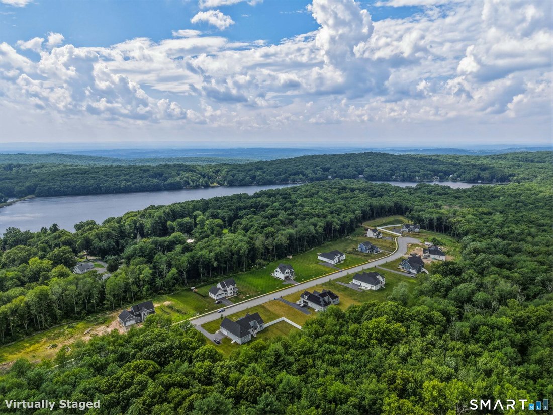 House in Vernon, Connecticut, United States 2 - 18454693
