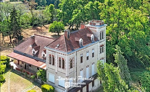 Villa in Saint-Laurent-des-Hommes, Nouvelle-Aquitaine, France 1